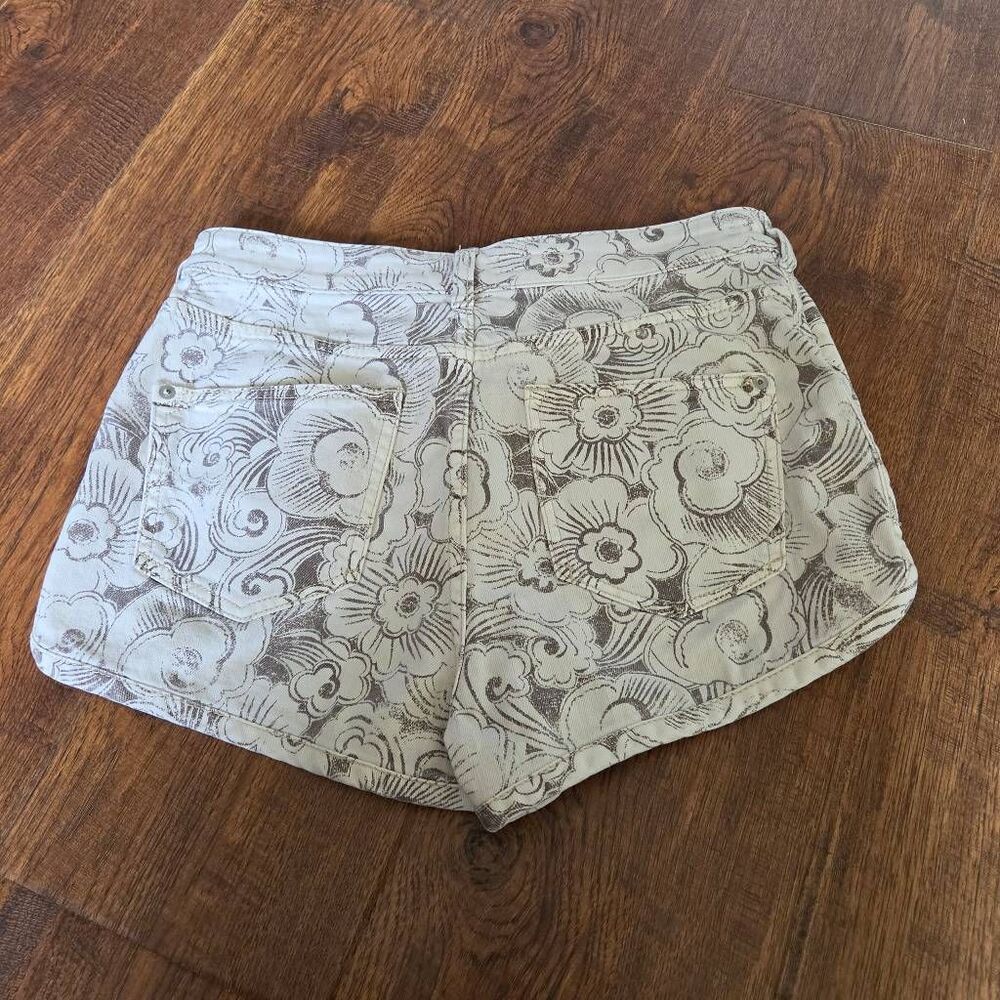 Pilcro High Rise Dolphin Cut Shorts - Picture 7 of 9